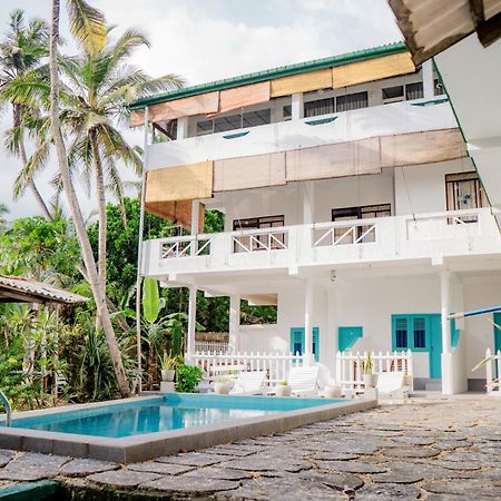 Asanka Surf House & Resturant Bed & Breakfast Midigama East Exterior photo
