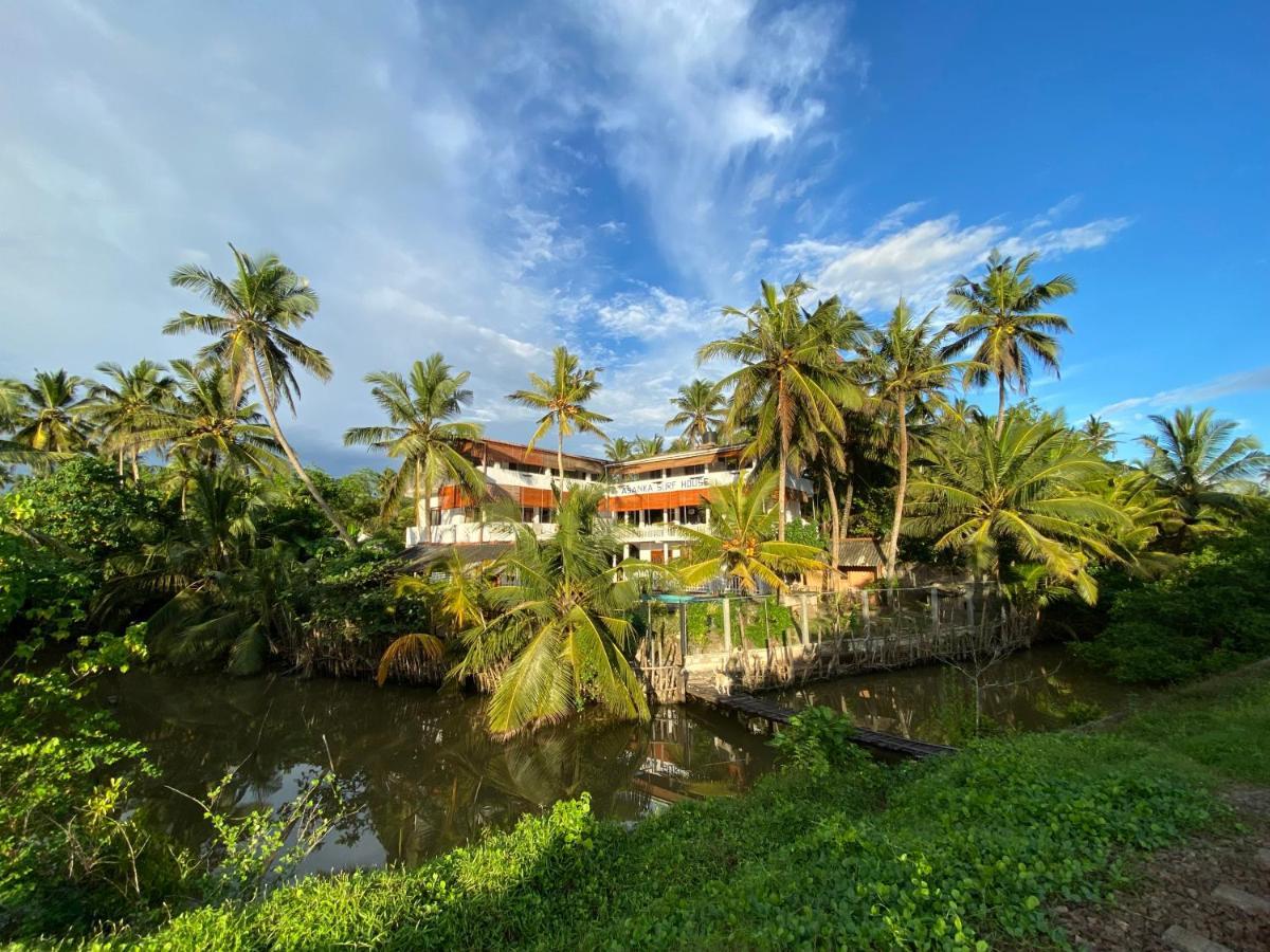 Asanka Surf House & Resturant Bed & Breakfast Midigama East Exterior photo