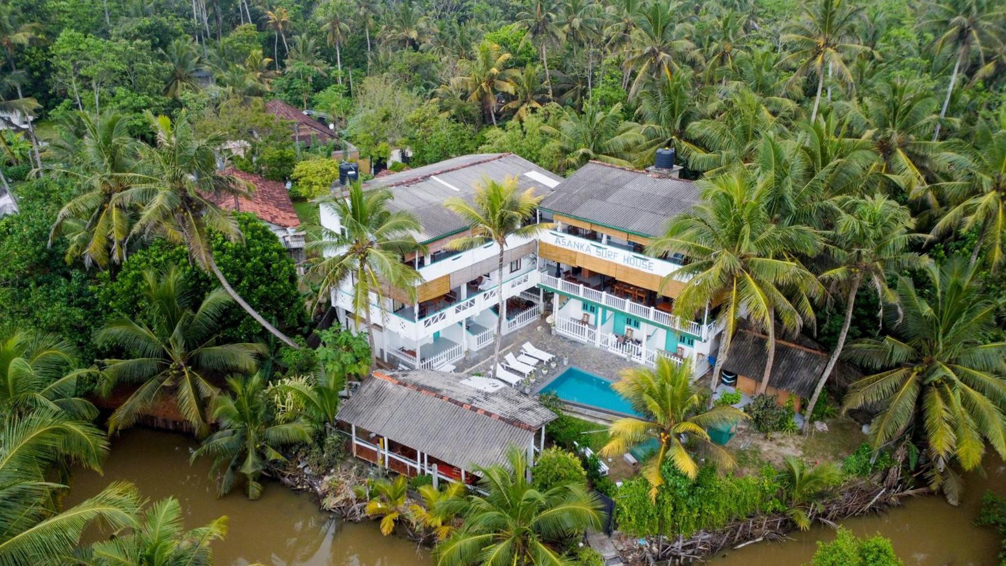 Asanka Surf House & Resturant Bed & Breakfast Midigama East Exterior photo