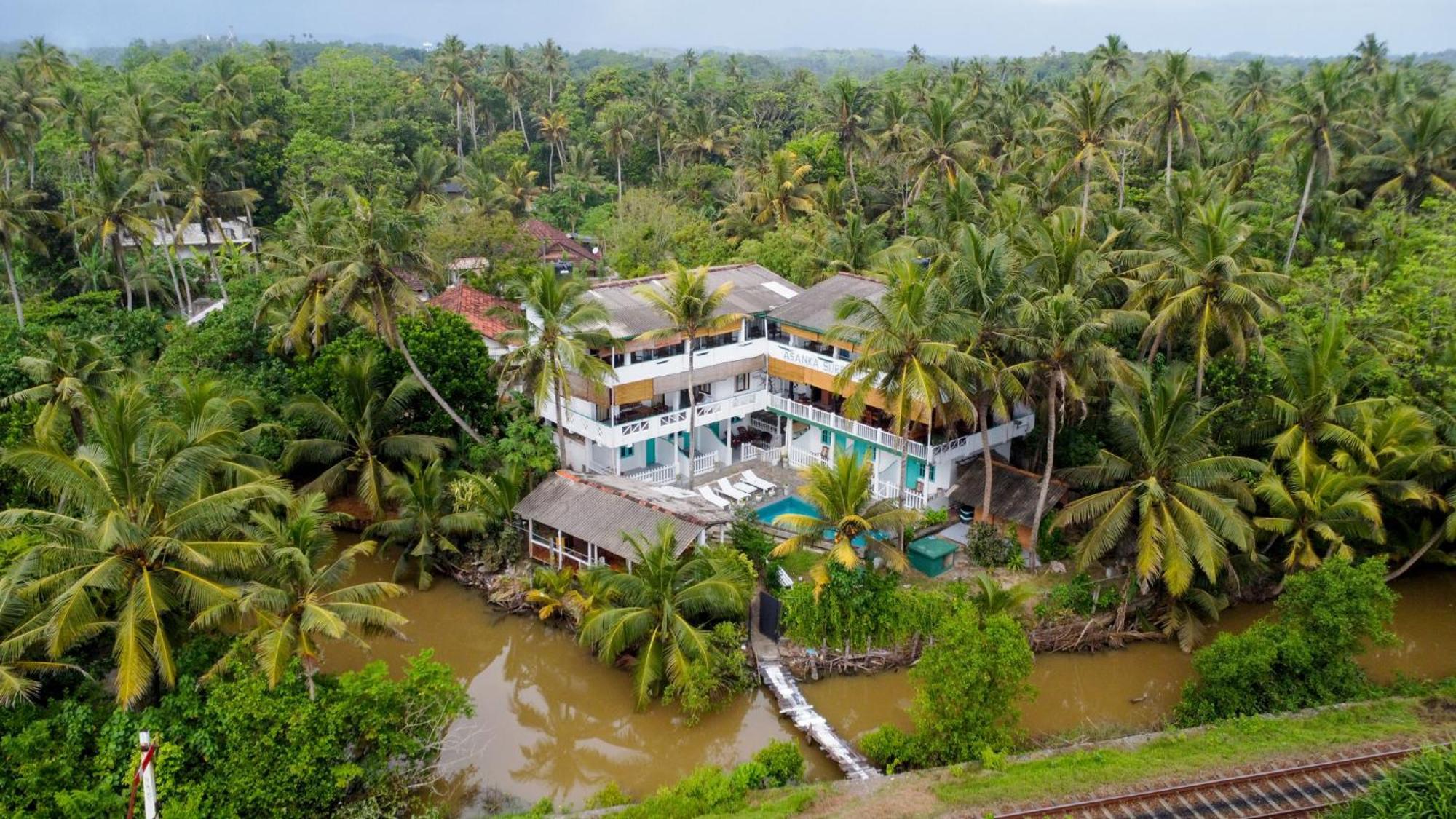 Asanka Surf House & Resturant Bed & Breakfast Midigama East Exterior photo
