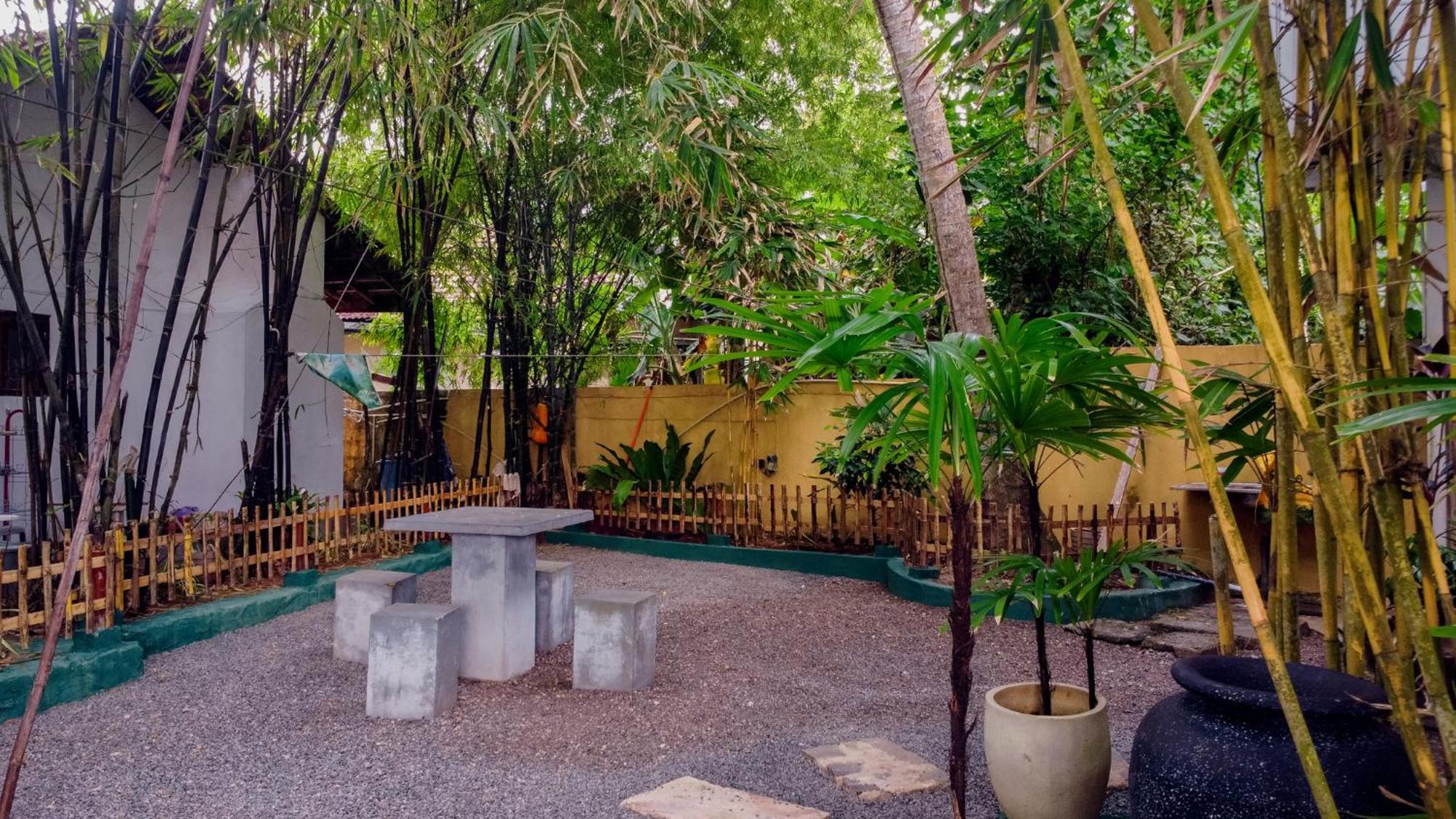 Asanka Surf House & Resturant Bed & Breakfast Midigama East Exterior photo