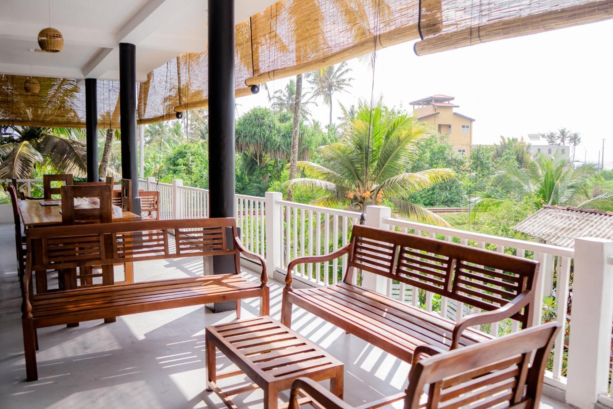 Asanka Surf House & Resturant Bed & Breakfast Midigama East Exterior photo