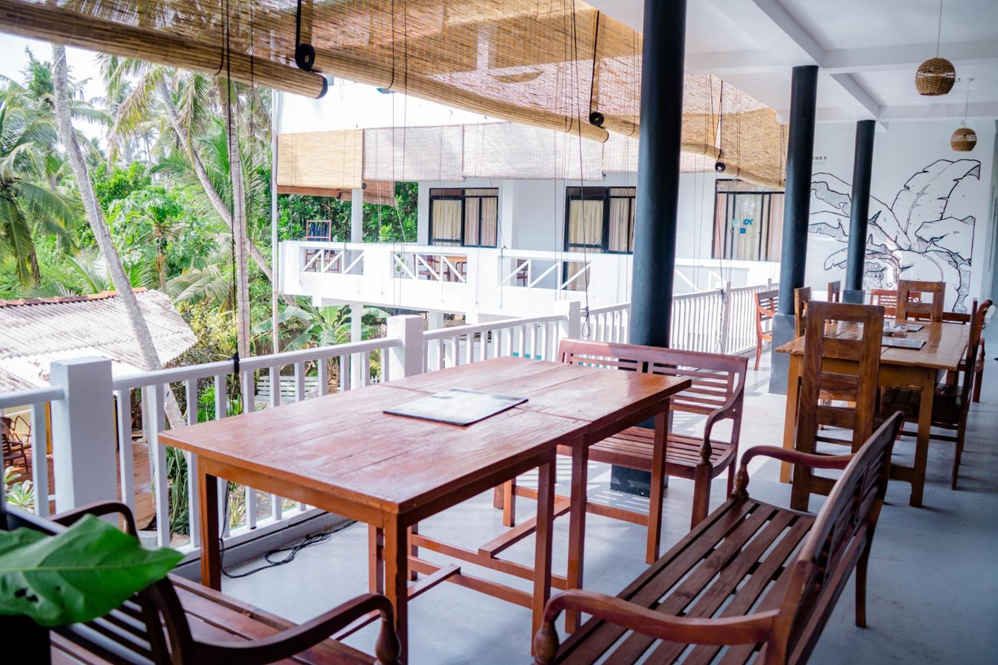 Asanka Surf House & Resturant Bed & Breakfast Midigama East Exterior photo