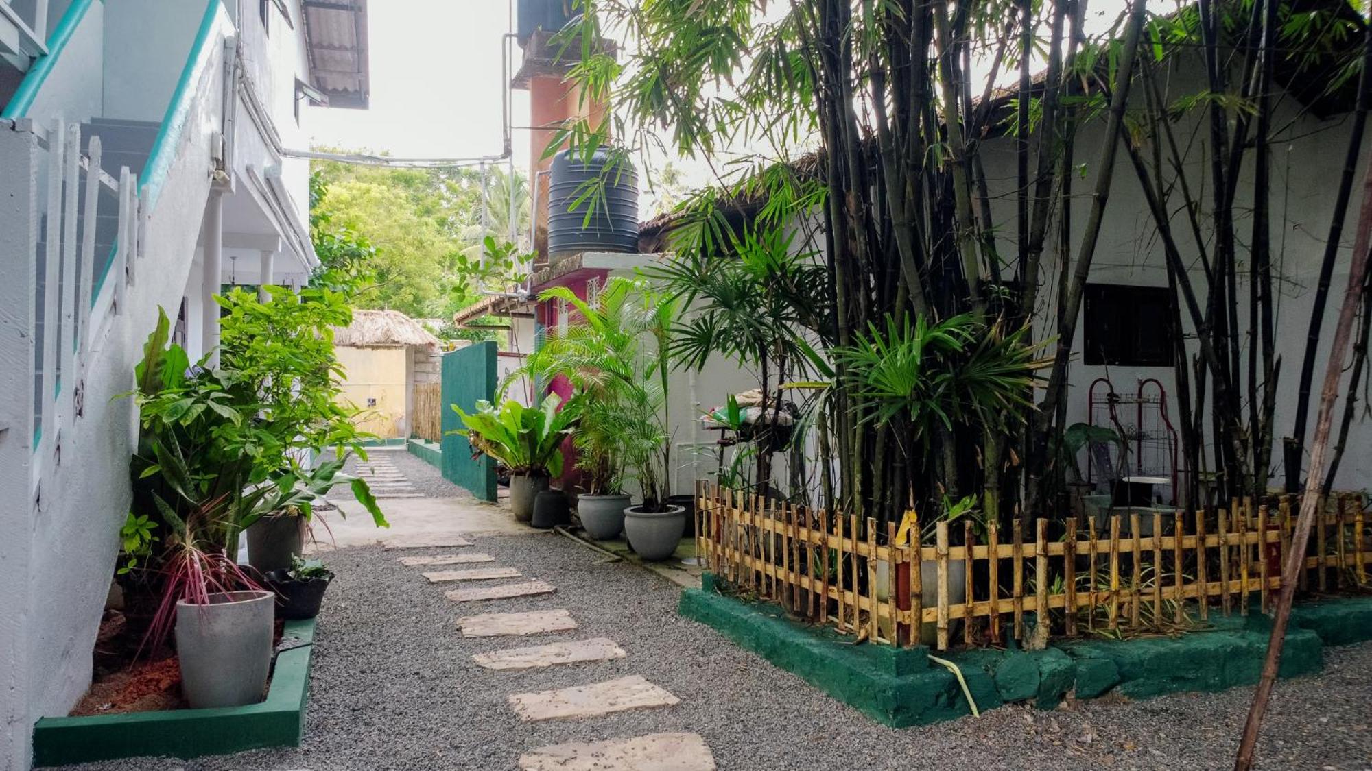 Asanka Surf House & Resturant Bed & Breakfast Midigama East Exterior photo