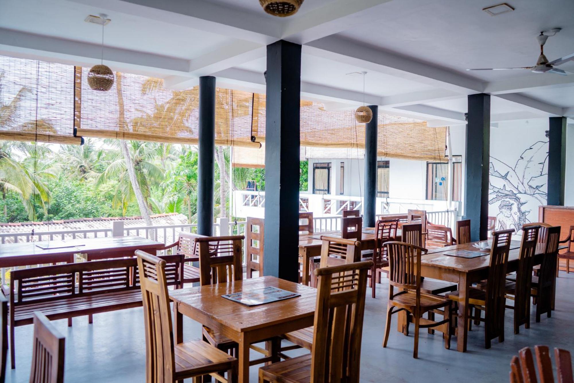 Asanka Surf House & Resturant Bed & Breakfast Midigama East Exterior photo