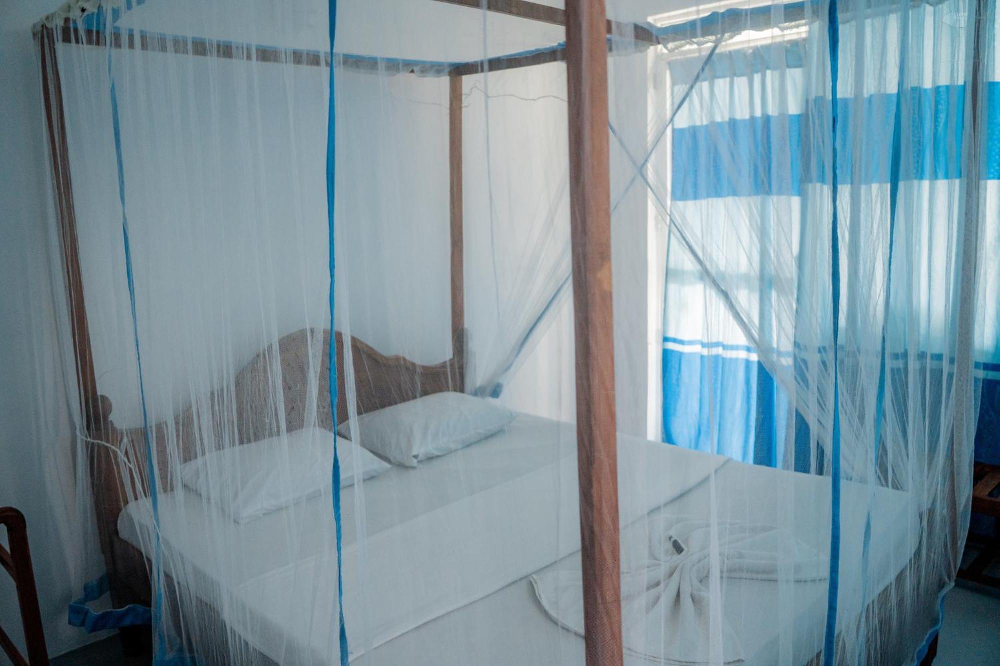 Asanka Surf House & Resturant Bed & Breakfast Midigama East Exterior photo