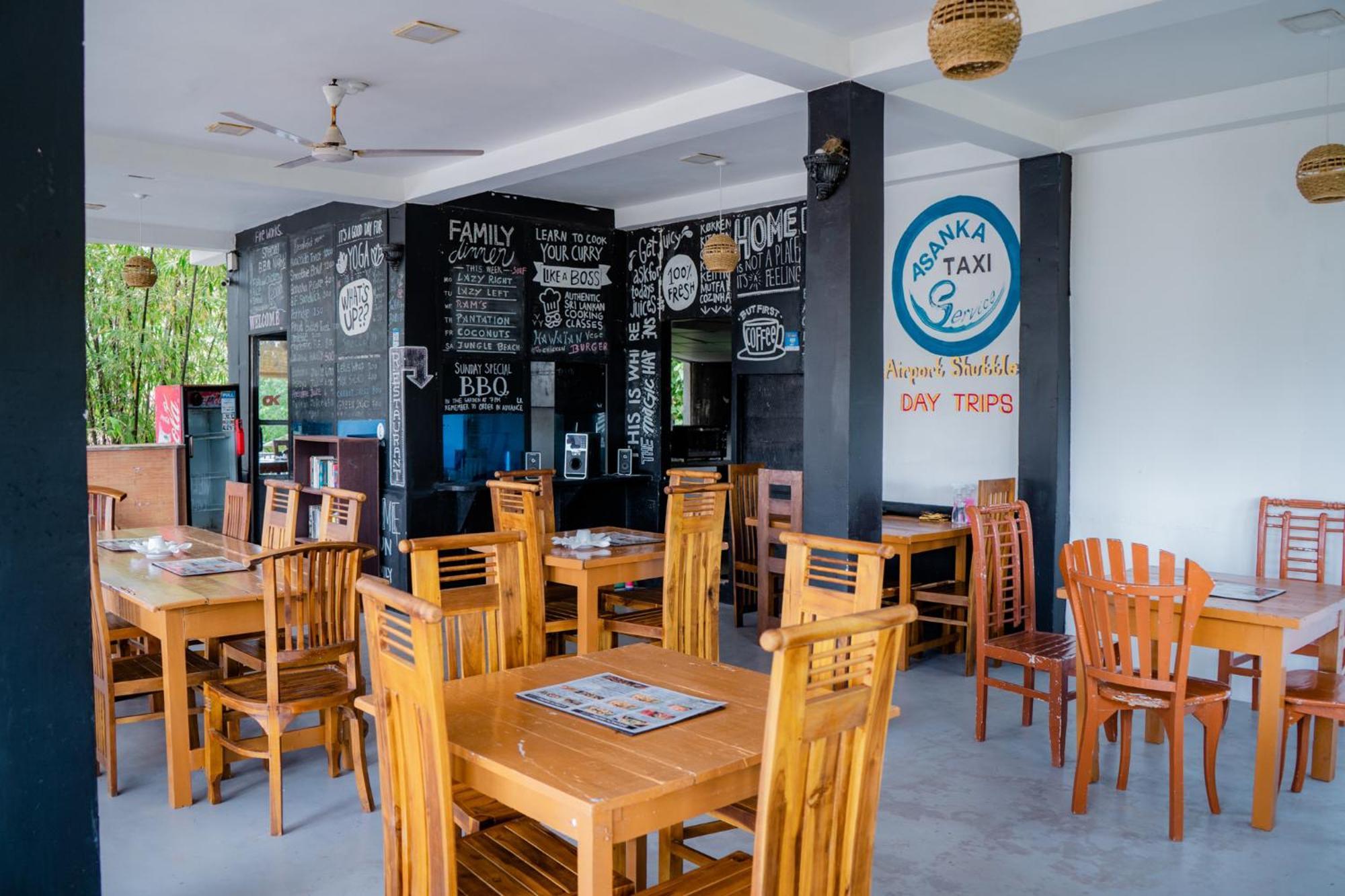 Asanka Surf House & Resturant Bed & Breakfast Midigama East Exterior photo