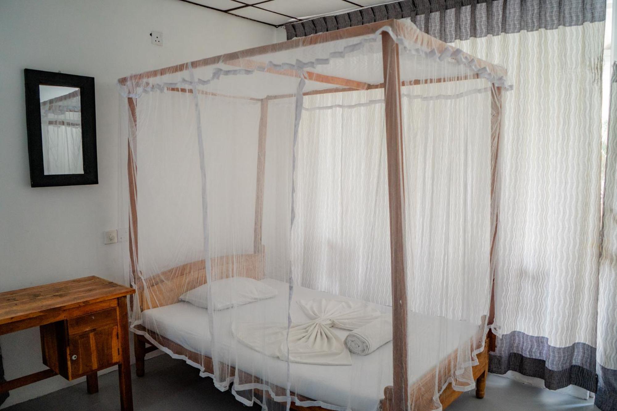 Asanka Surf House & Resturant Bed & Breakfast Midigama East Exterior photo