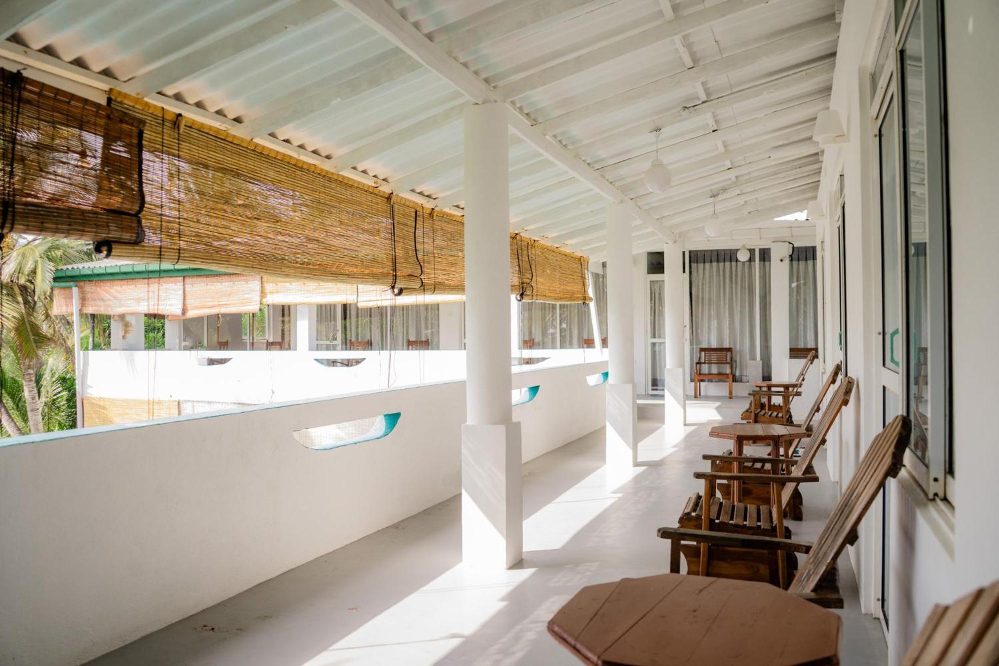 Asanka Surf House & Resturant Bed & Breakfast Midigama East Exterior photo