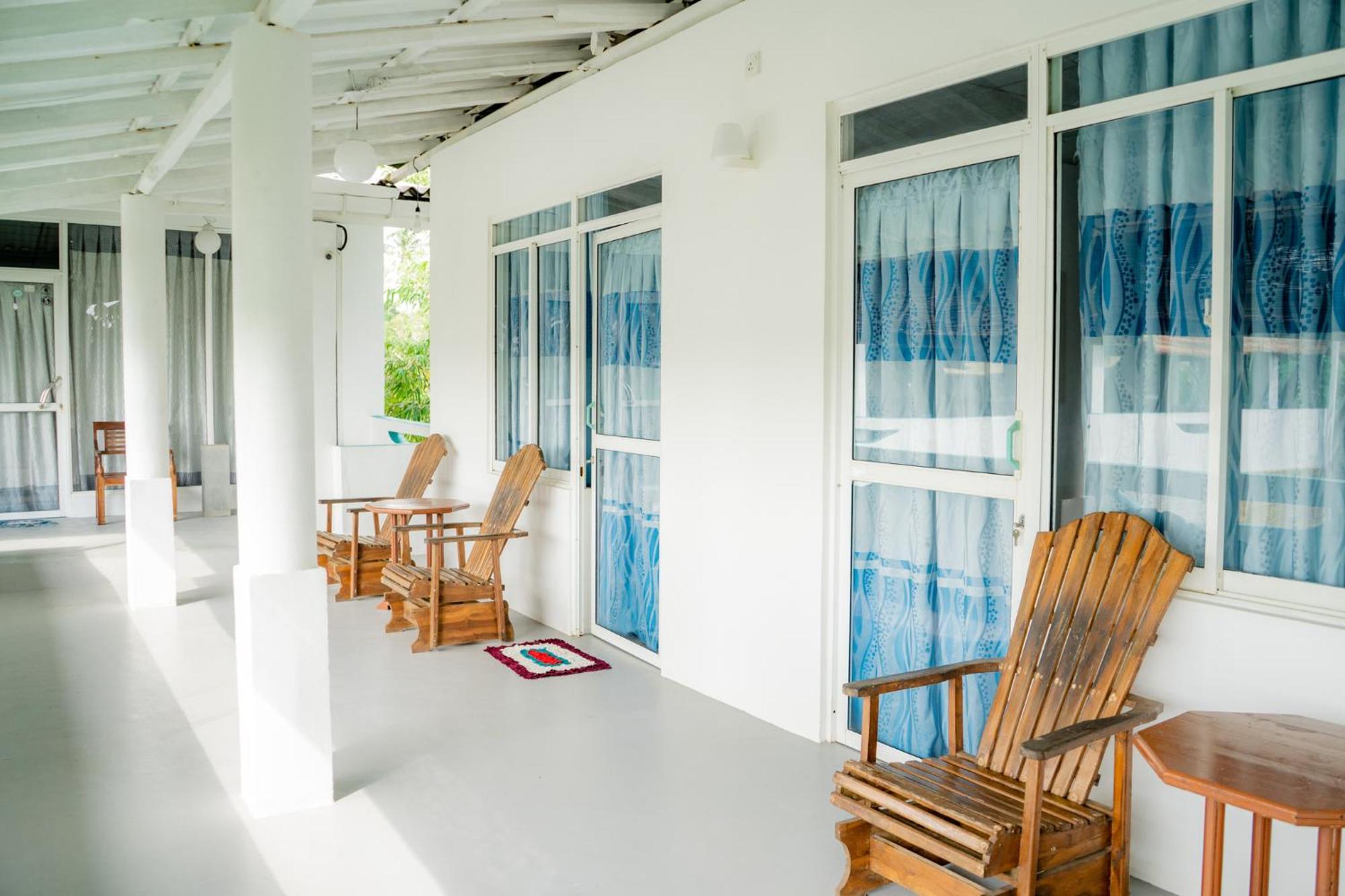 Asanka Surf House & Resturant Bed & Breakfast Midigama East Exterior photo