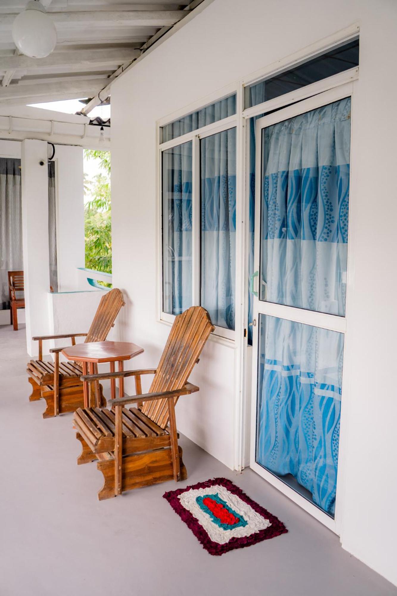 Asanka Surf House & Resturant Bed & Breakfast Midigama East Exterior photo