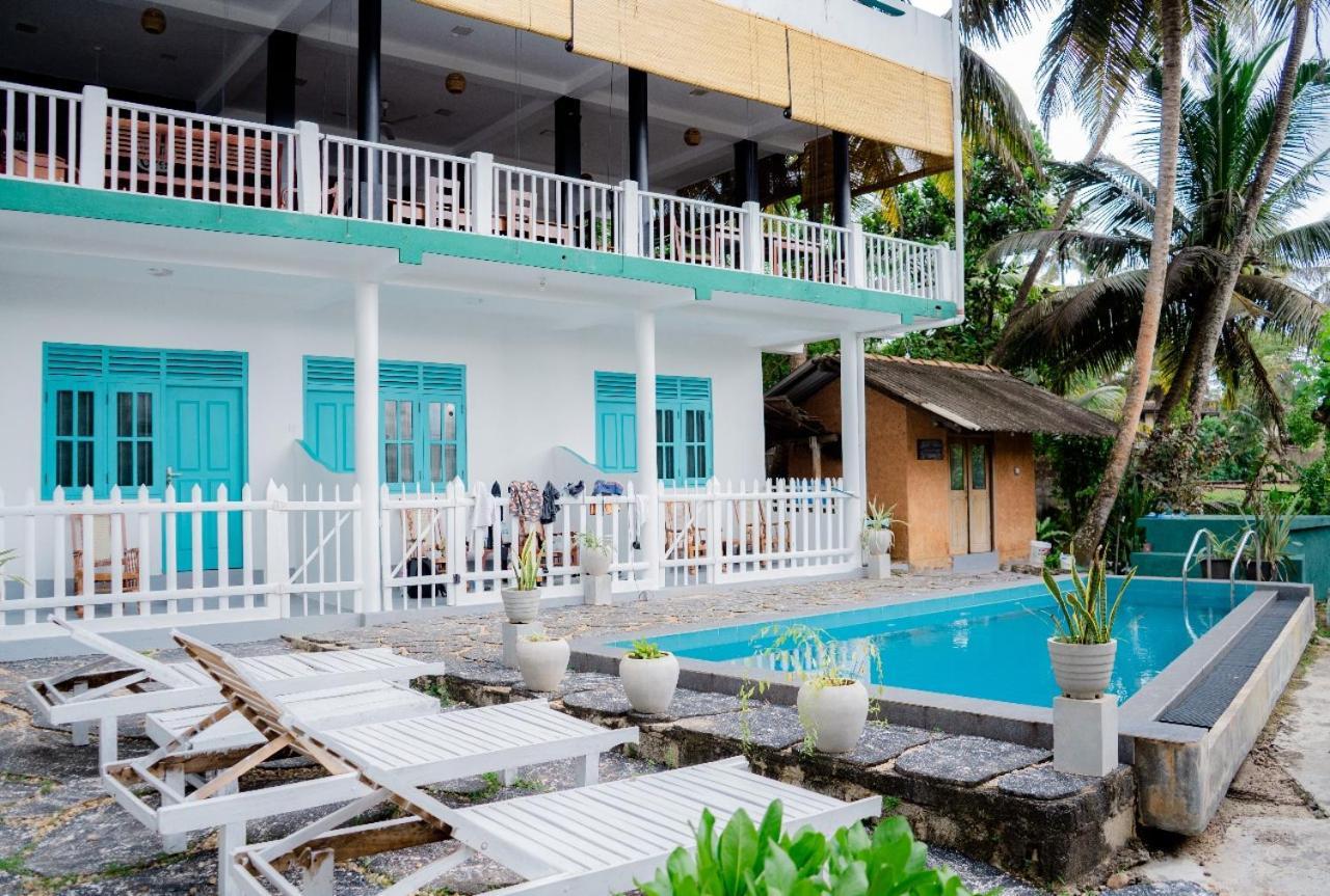 Asanka Surf House & Resturant Bed & Breakfast Midigama East Exterior photo