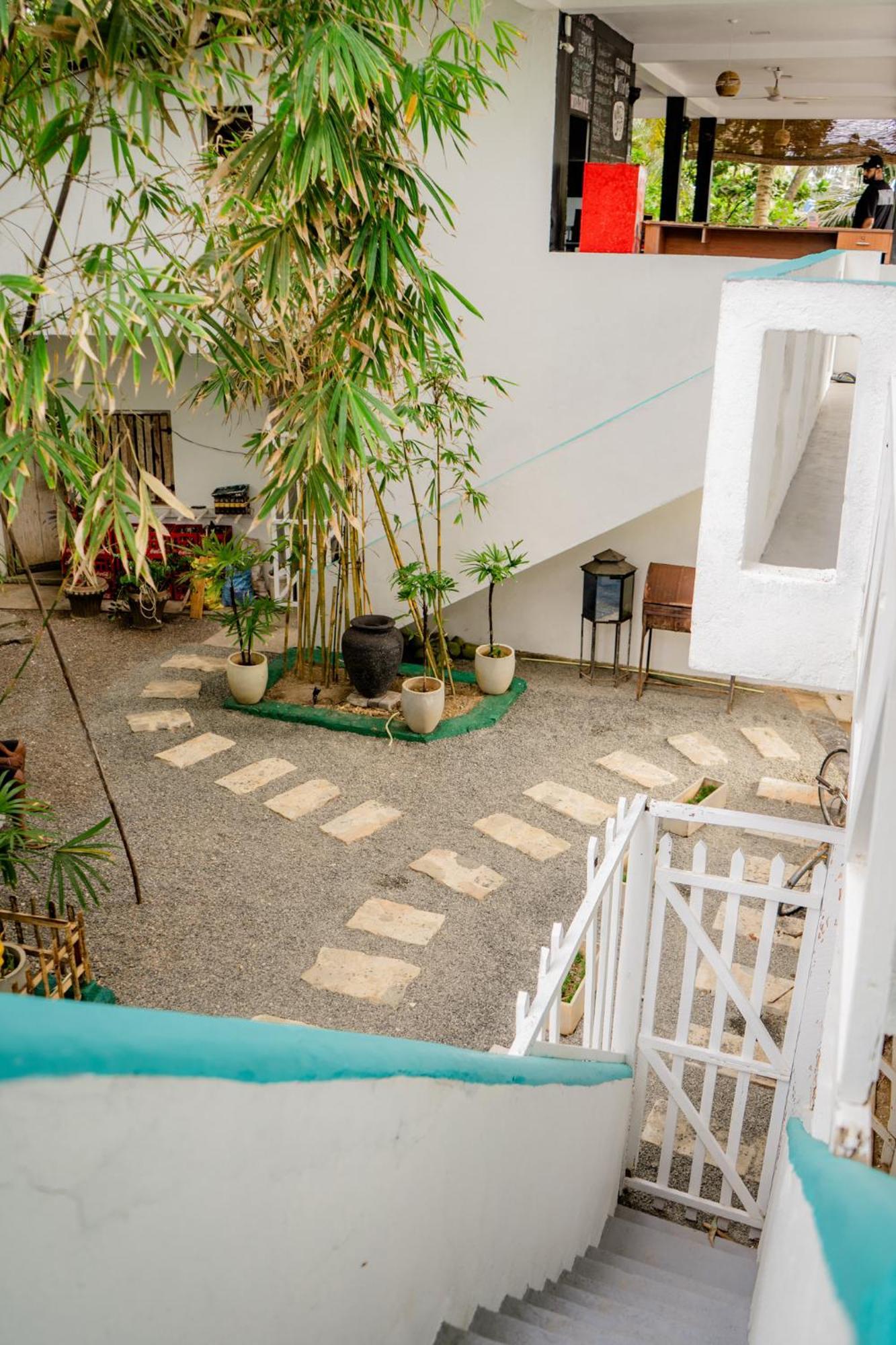 Asanka Surf House & Resturant Bed & Breakfast Midigama East Exterior photo