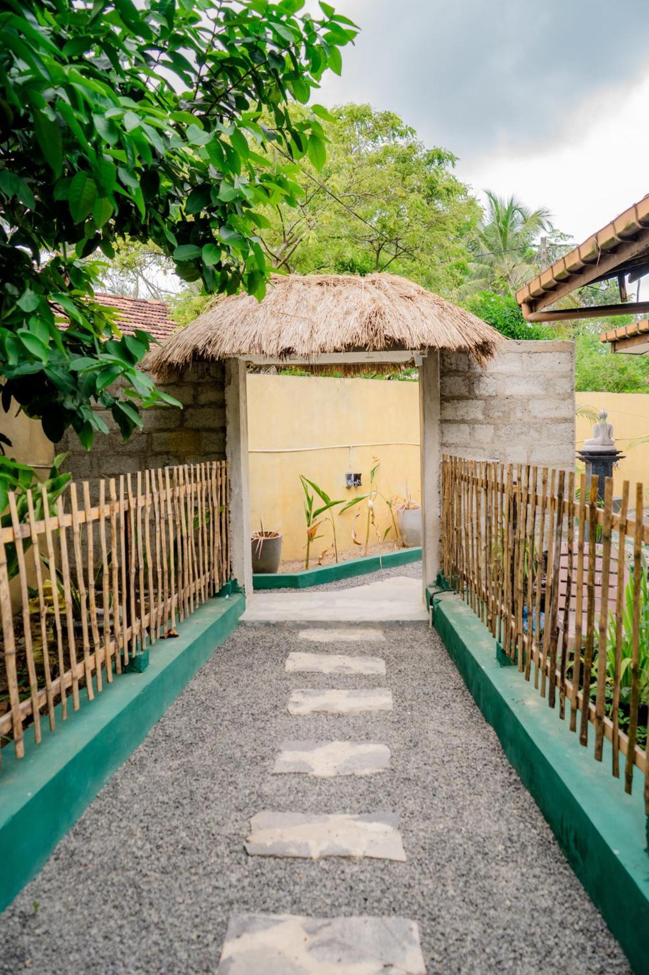 Asanka Surf House & Resturant Bed & Breakfast Midigama East Exterior photo