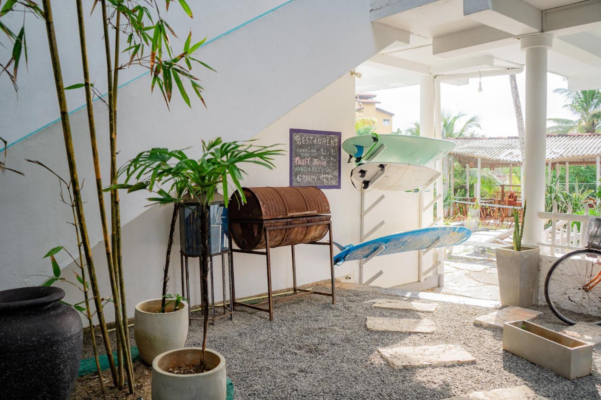 Asanka Surf House & Resturant Bed & Breakfast Midigama East Exterior photo