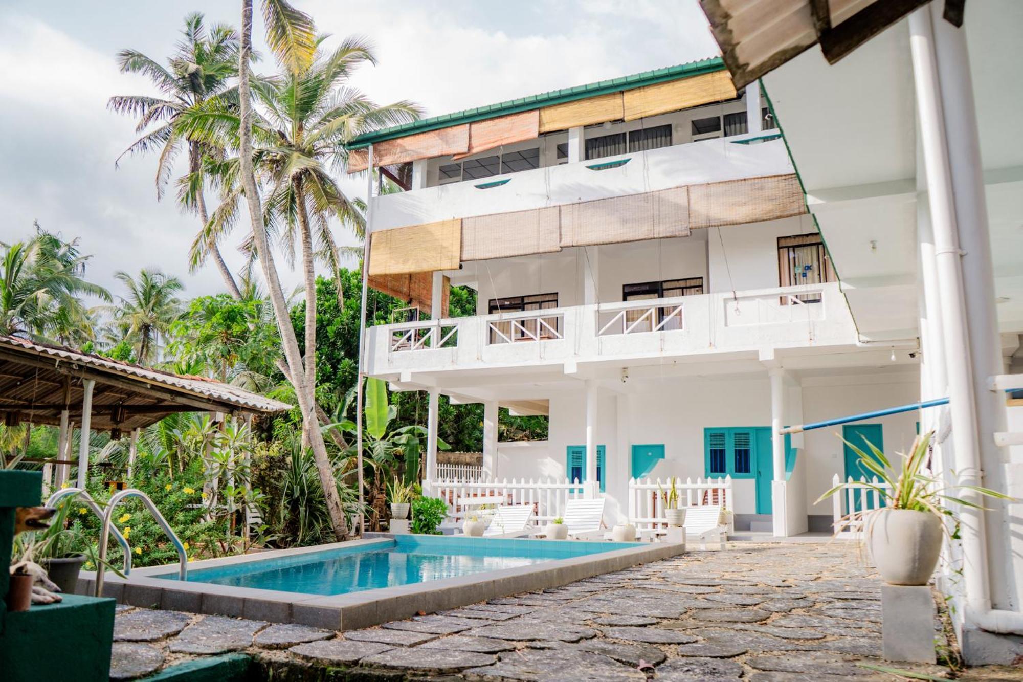 Asanka Surf House & Resturant Bed & Breakfast Midigama East Exterior photo