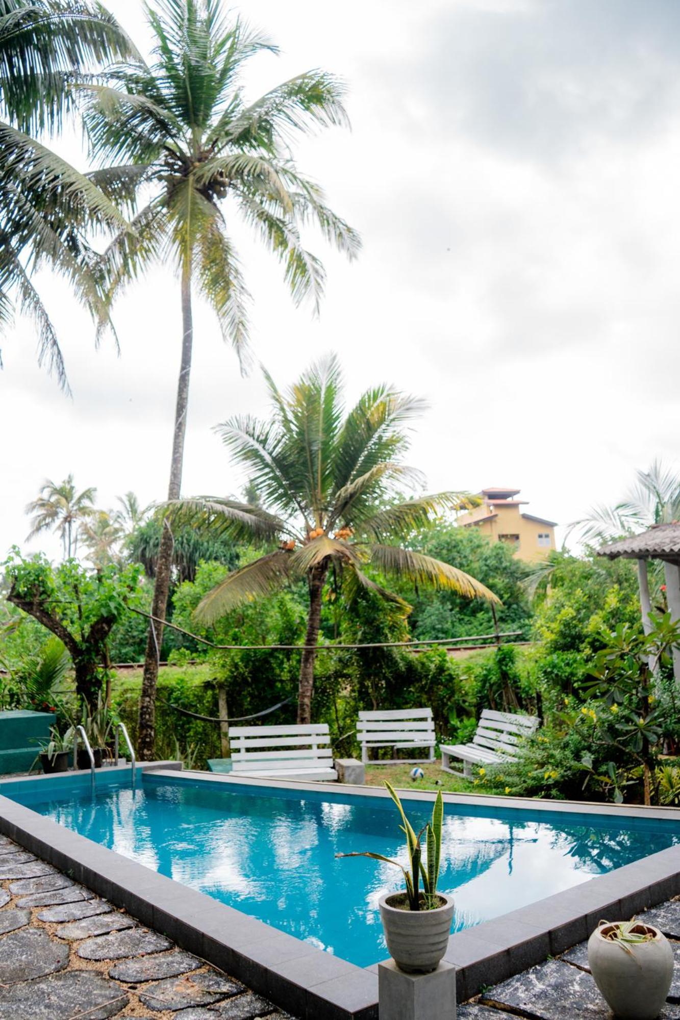 Asanka Surf House & Resturant Bed & Breakfast Midigama East Exterior photo
