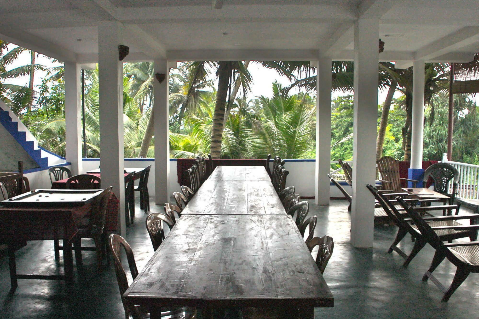 Asanka Surf House & Resturant Bed & Breakfast Midigama East Exterior photo