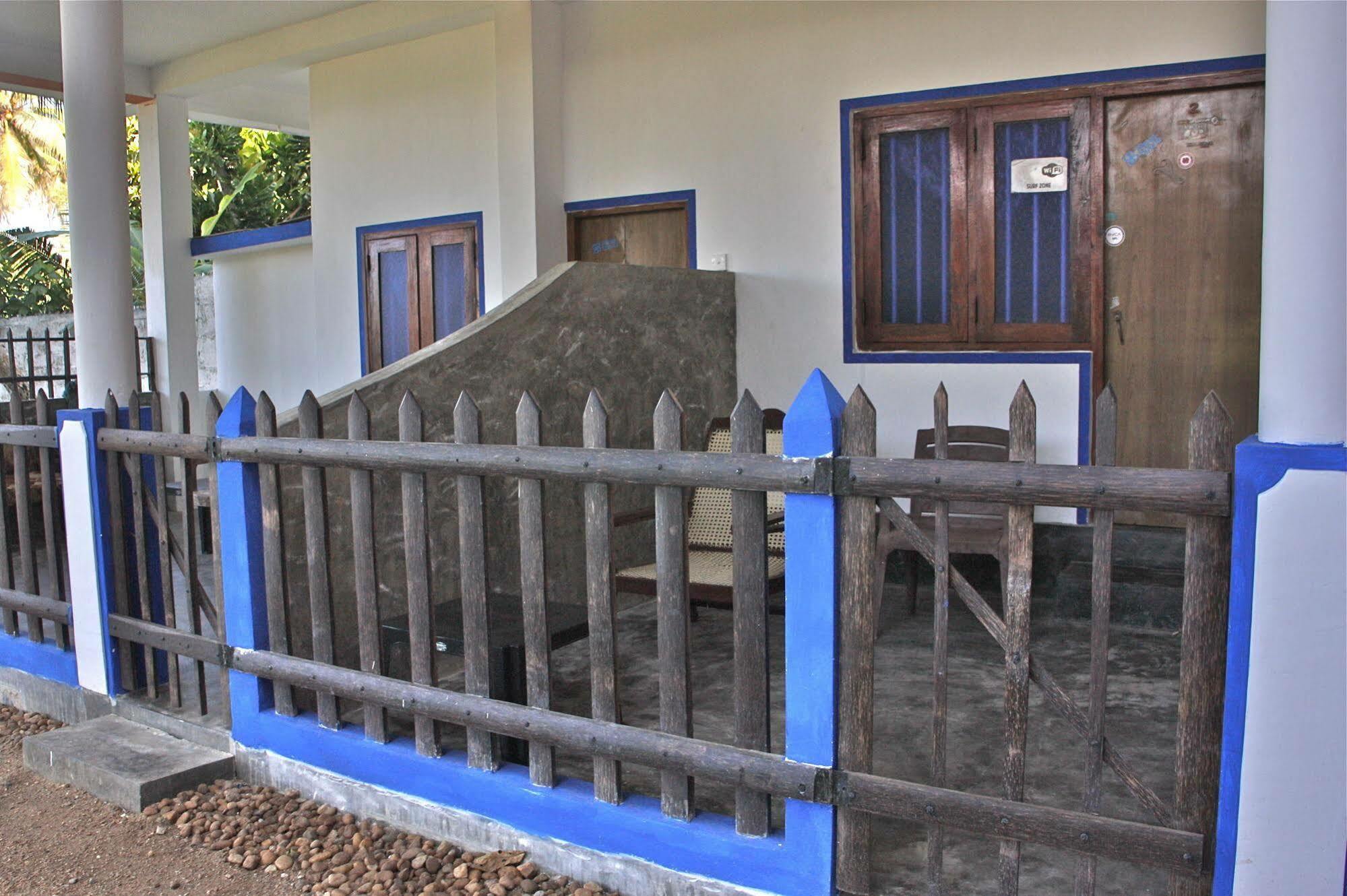 Asanka Surf House & Resturant Bed & Breakfast Midigama East Exterior photo